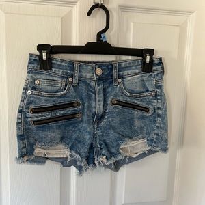 ✨Super Cute AE high rise jean shorts ✨